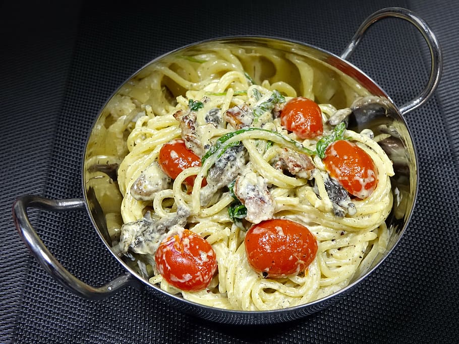 Pasta a la Florentina a los Cuatro Quesos, espagueti a la florentina, macarrones a la florentina, cintas a la florentina, pasta a la florentina